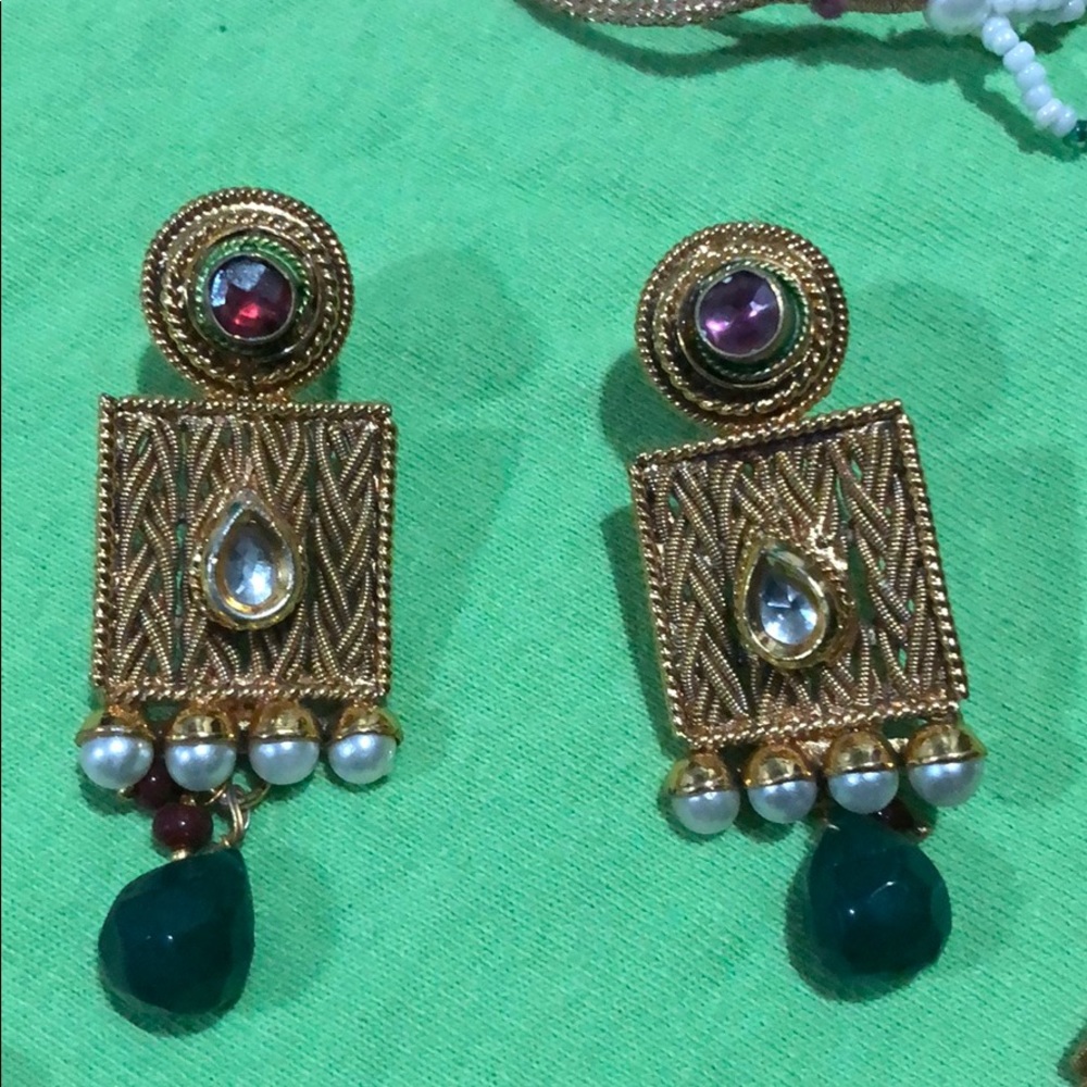 Necklace - Picture 3 of 7